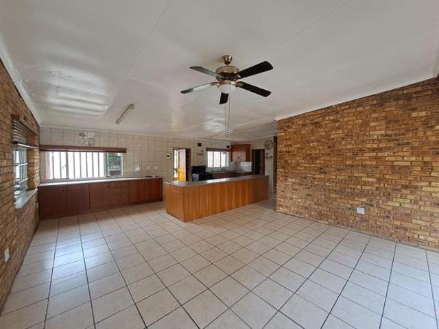 4 Bedroom House in Kameeldrift East