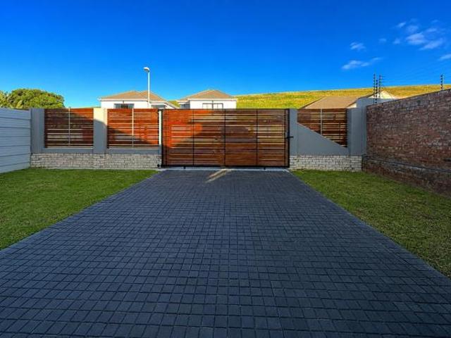 4 Bedroom House in Kamma Heights