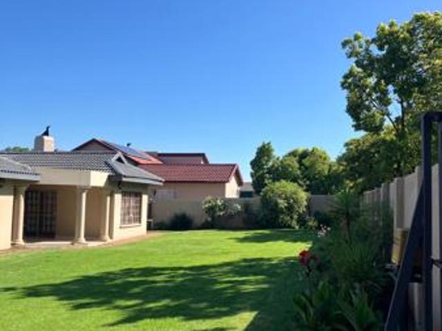 4 Bedroom House in Kanonkop