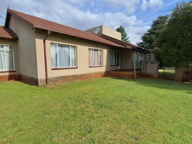 4 Bedroom House in Kanonkop