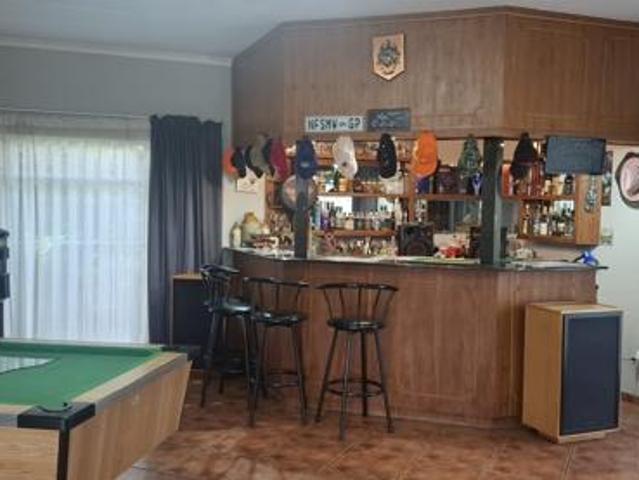 4 Bedroom House in Kanonkop