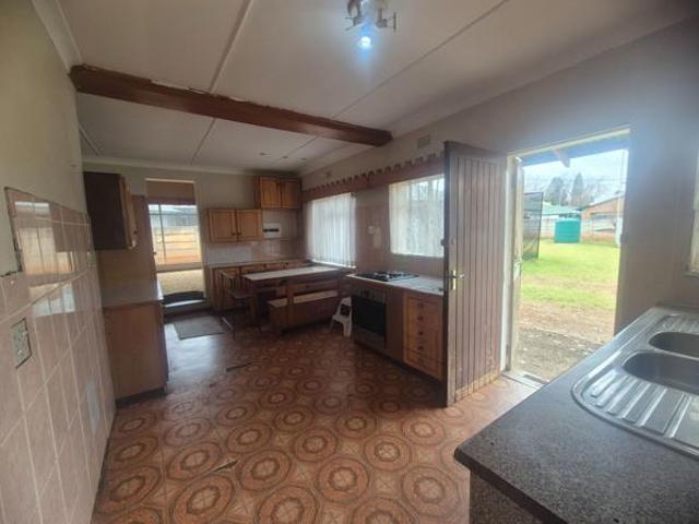 4 Bedroom House in Kanonkop