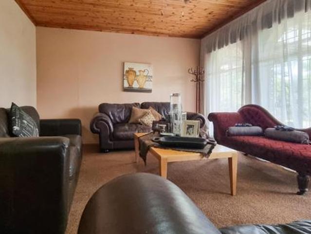 4 Bedroom House in Kanonkop
