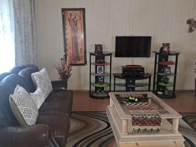 4 Bedroom House in Kanonkop