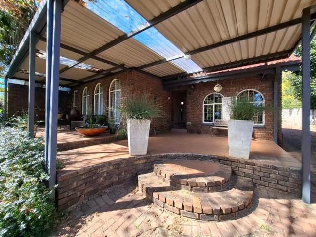 4 Bedroom House in Kanonkop