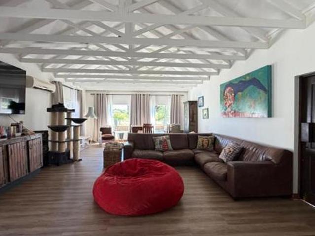 4 Bedroom House in Kanonkop