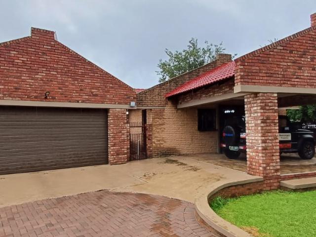 4 Bedroom House in Kannoniers Park
