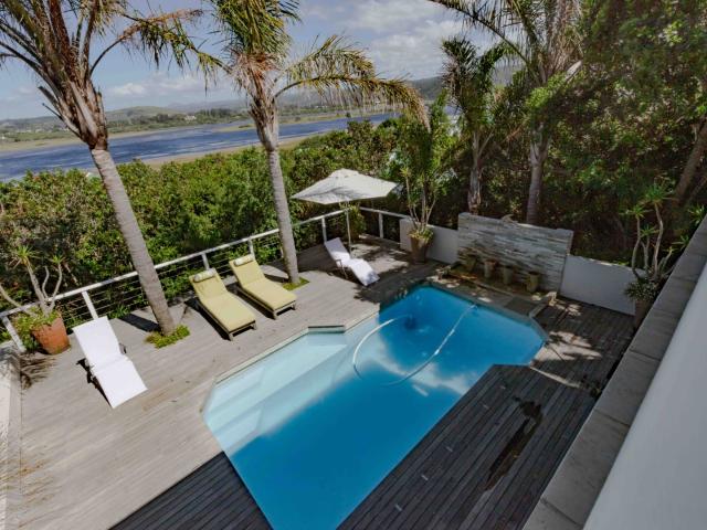 4 Bedroom House in Keurbooms River