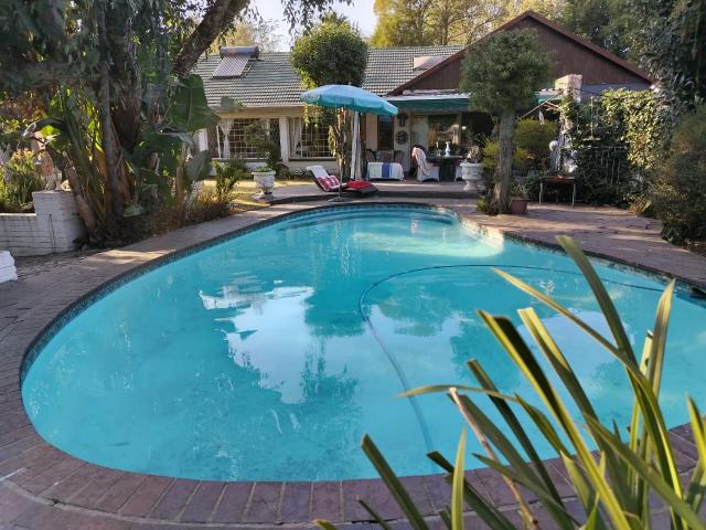 4 Bedroom House in Kew