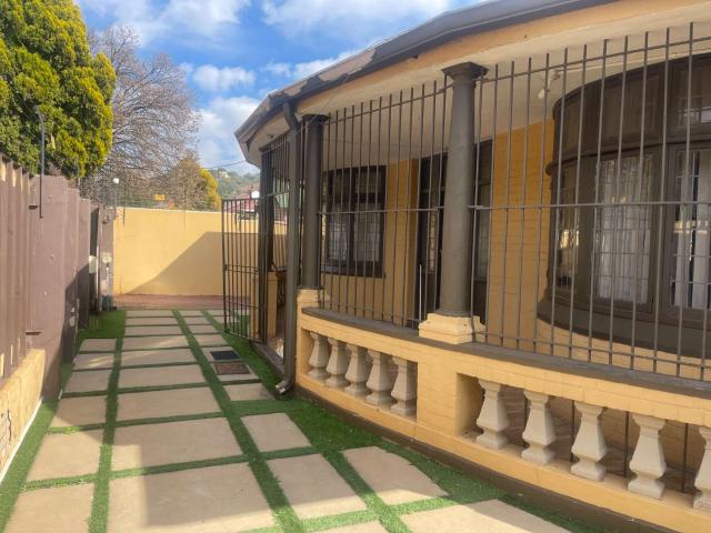 4 Bedroom House in Kensington