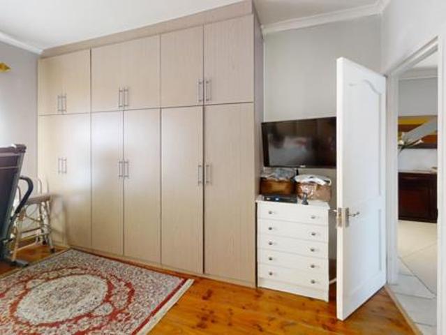 4 Bedroom House in Kensington