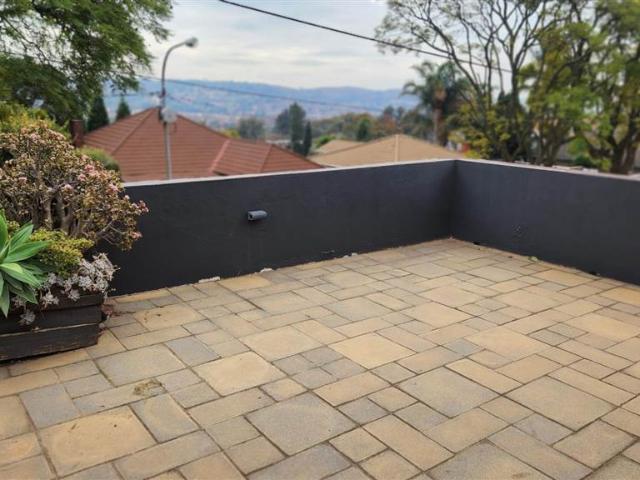 4 Bedroom House in Kensington