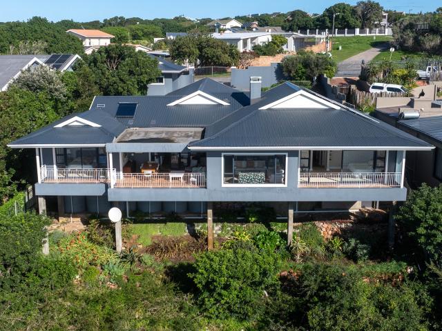 4 Bedroom House in Kenton On Sea