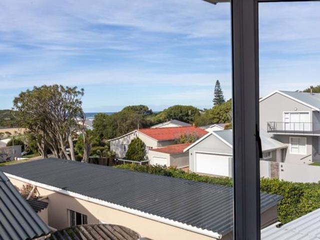 4 Bedroom House in Kenton On Sea