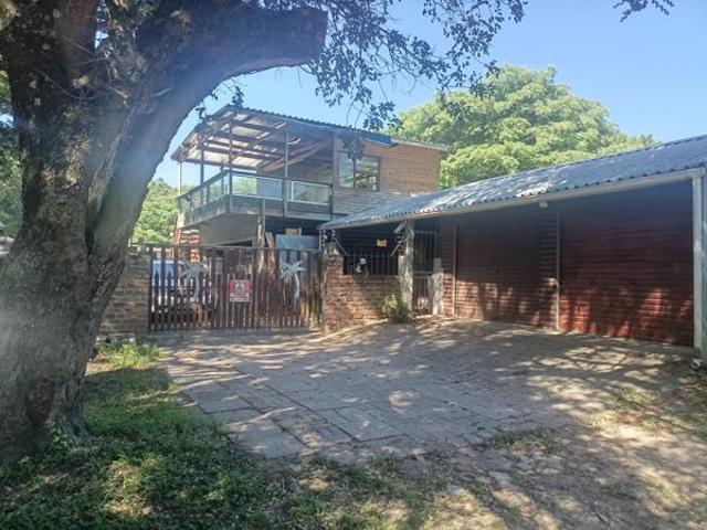 4 Bedroom House in Kidds Beach