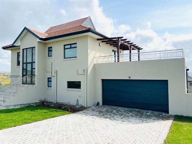 4 Bedroom House in Kidds Beach