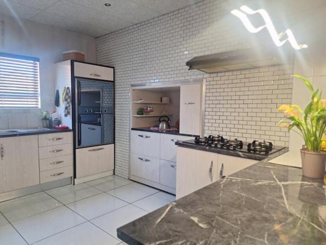 4 Bedroom House in Kimberley Central