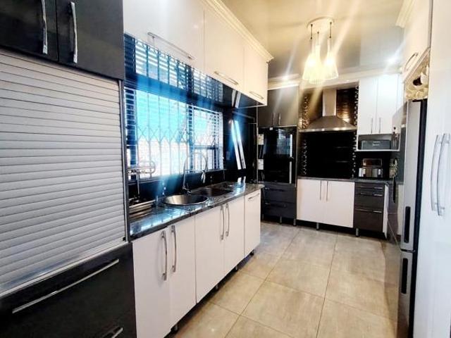 4 Bedroom House in King Williams Town Qonce Central