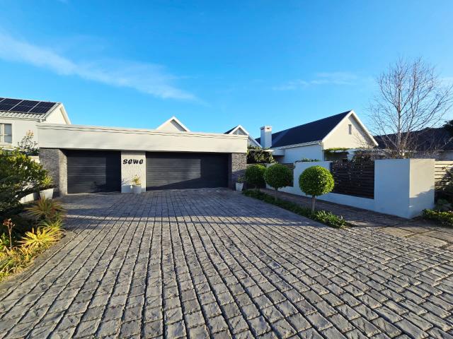 4 Bedroom House in Kingswood Golf Estate