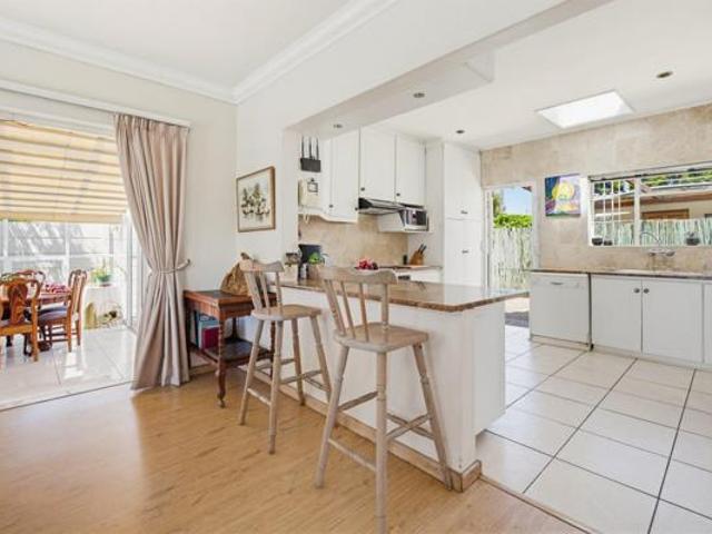 4 Bedroom House in Kirstenhof