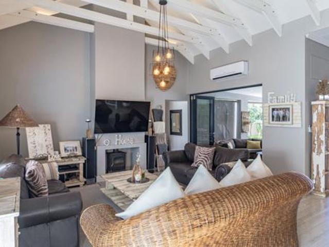 4 Bedroom House in Klein Parys