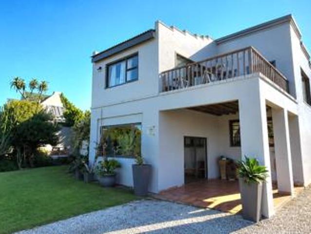 4 Bedroom House in Kleinbaai
