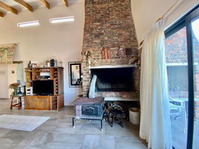 4 Bedroom House in Kleinbaai