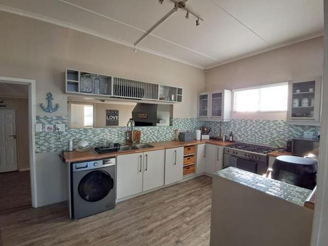 4 Bedroom House in Kleinbaai