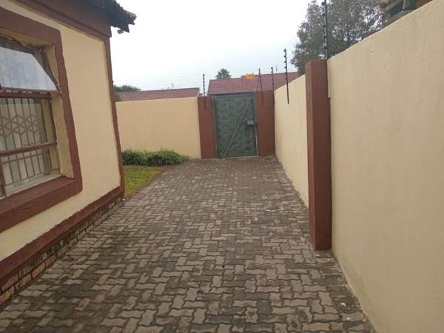 4 Bedroom House in Klippoortjie