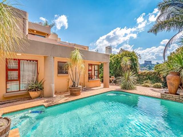 4 Bedroom House in Kloofendal