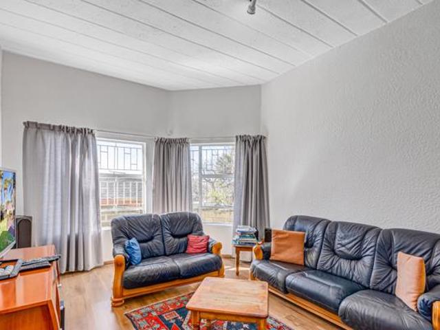 4 Bedroom House in Kloofendal