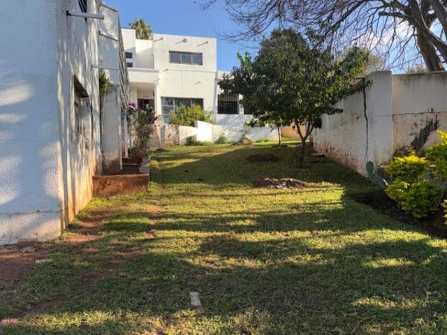 4 Bedroom House in Kloofendal
