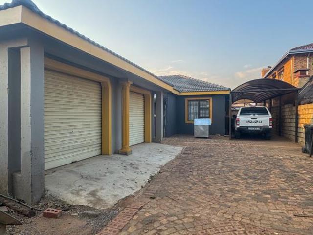 4 Bedroom House in Krugersdorp North