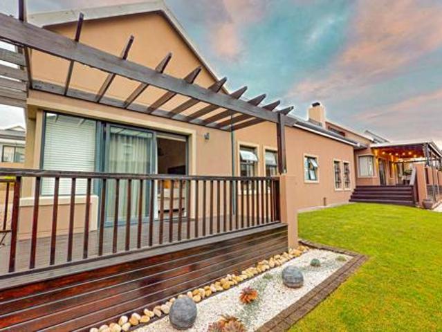4 Bedroom House in Kraaibosch