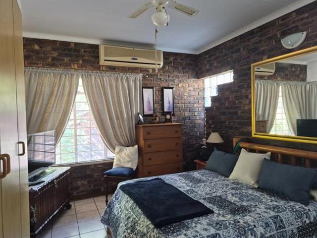 4 Bedroom House in Kranspoort