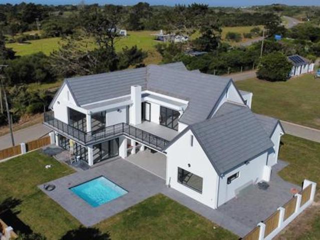 4 Bedroom House in Kromme River
