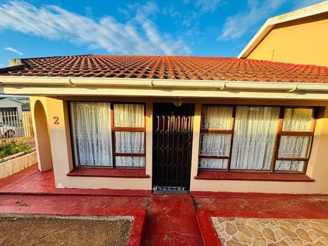 4 Bedroom House in KwaMagxaki