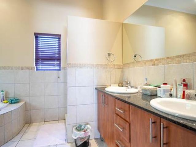4 Bedroom House in Kyalami Glen Estate