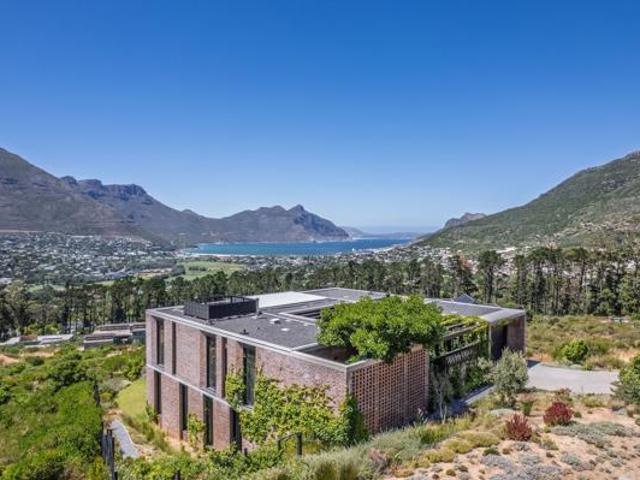 4 Bedroom House in Hout Bay Central