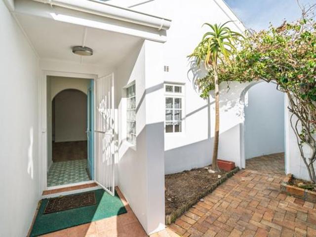 4 Bedroom House in Hout Bay Central