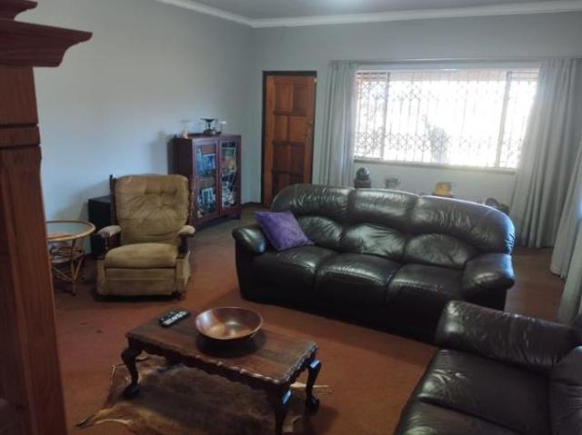 4 Bedroom House in Houtkop AH