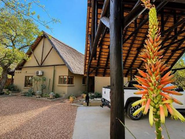 4 Bedroom House in Hoedspruit