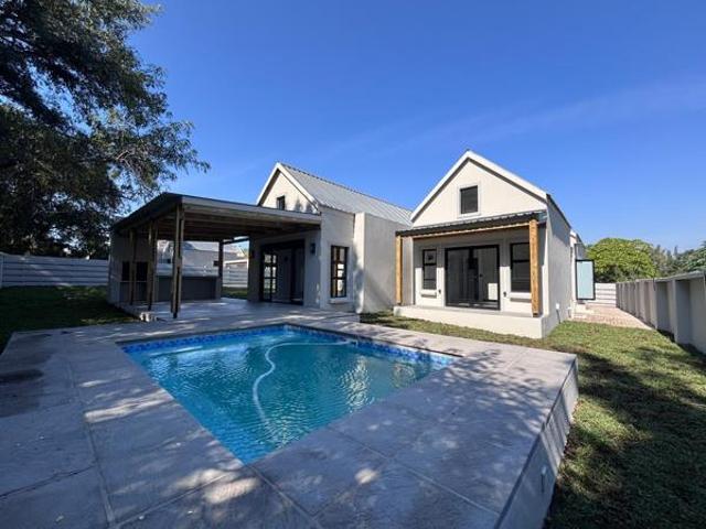 4 Bedroom House in Hoedspruit