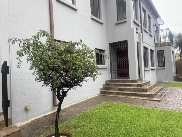4 Bedroom House in Hoeveld Park