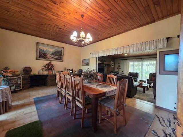 4 Bedroom House in Hoog En Droog