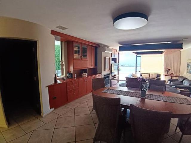 4 Bedroom House in Hoog En Droog