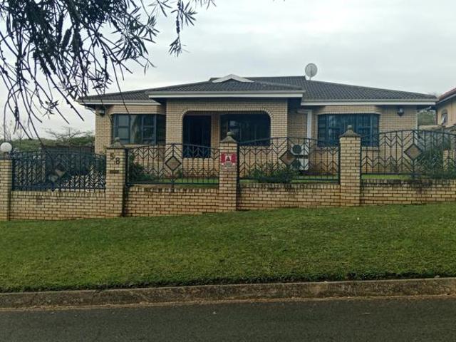 4 Bedroom House in Hayfields