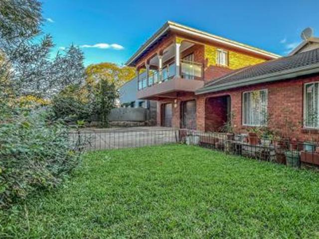 4 Bedroom House in Hayfields