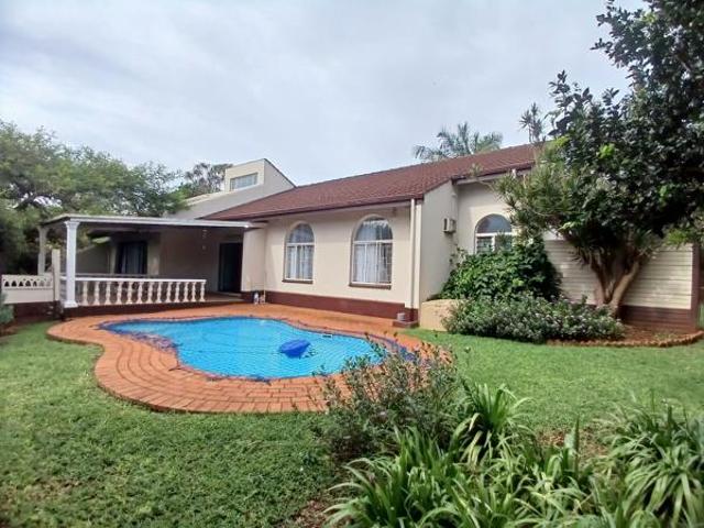 4 Bedroom House in Hayfields