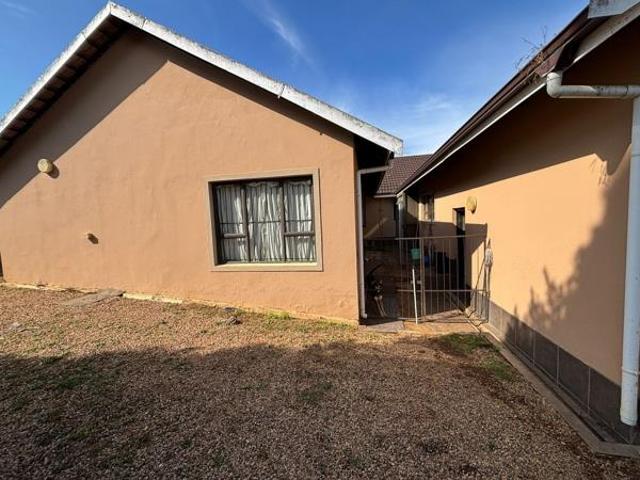 4 Bedroom House in Hayfields